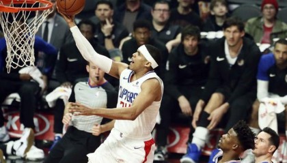  恩比德统治内线轰下四十加，七六人轻取魔术获三连胜