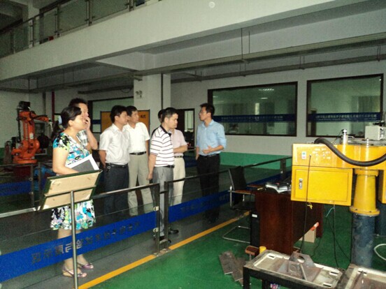  达姆施塔特科学实验室合作，开发智能护具装备