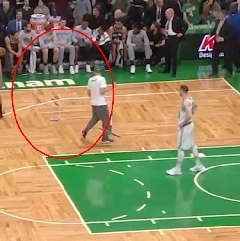  尼斯主场草皮遭暴雨侵袭，比赛延期引球迷不满  